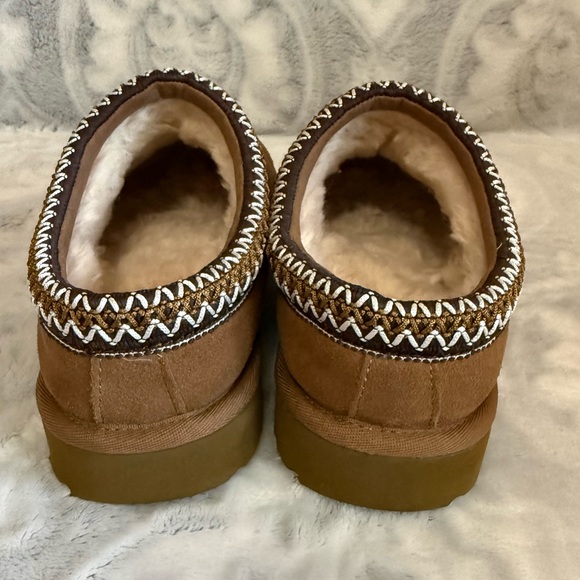 UGGs - Picture 7 of 9